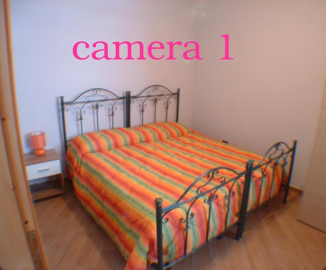 Locanda Dl'Angel Villar San Costanzo Szoba fotó