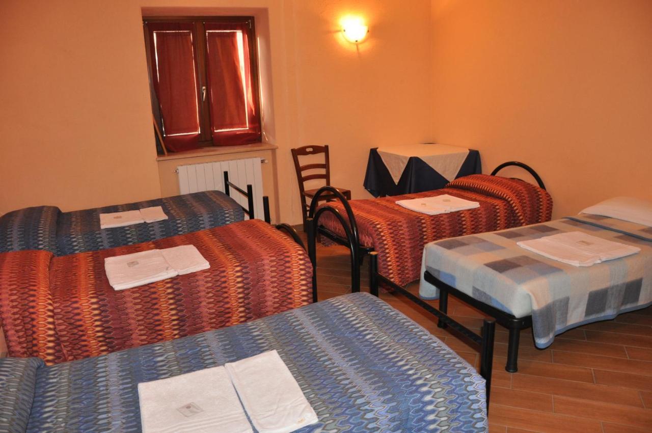 Locanda Dl'Angel Villar San Costanzo Szoba fotó