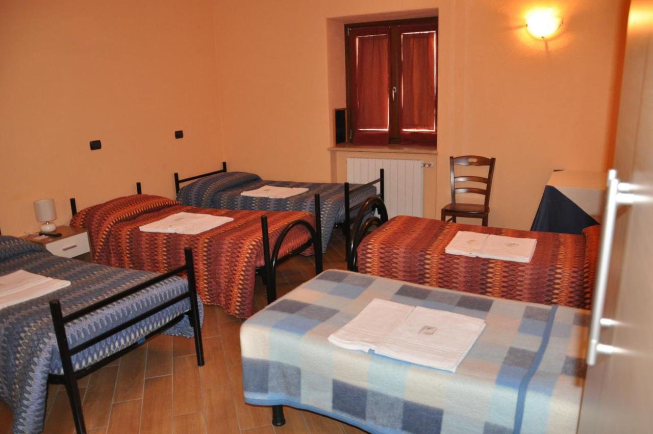 Locanda Dl'Angel Villar San Costanzo Szoba fotó